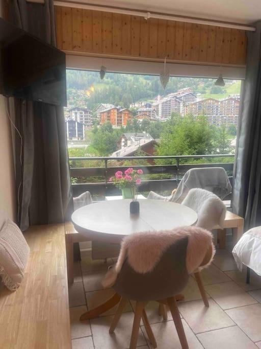 Sunny Swiss Mountain Studio In Centre By Jolidi น็องดัช ภายนอก รูปภาพ